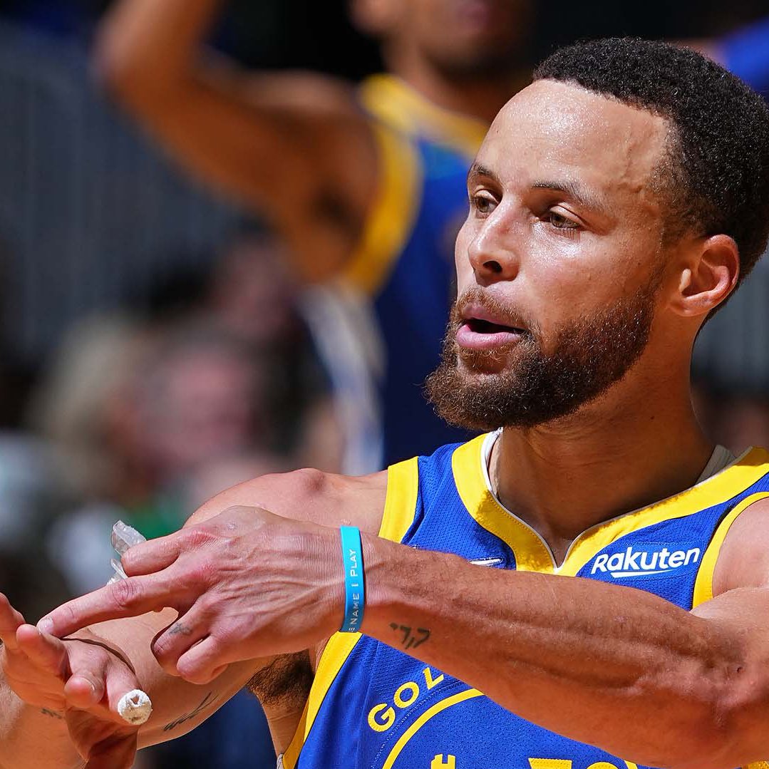 LegionHoops's tweet photo. Steph Curry will be the NBA’s highest paid player this season at $48.1M.

Overpaid, underpaid or just right? https://t.co/AJyWh0hdsM