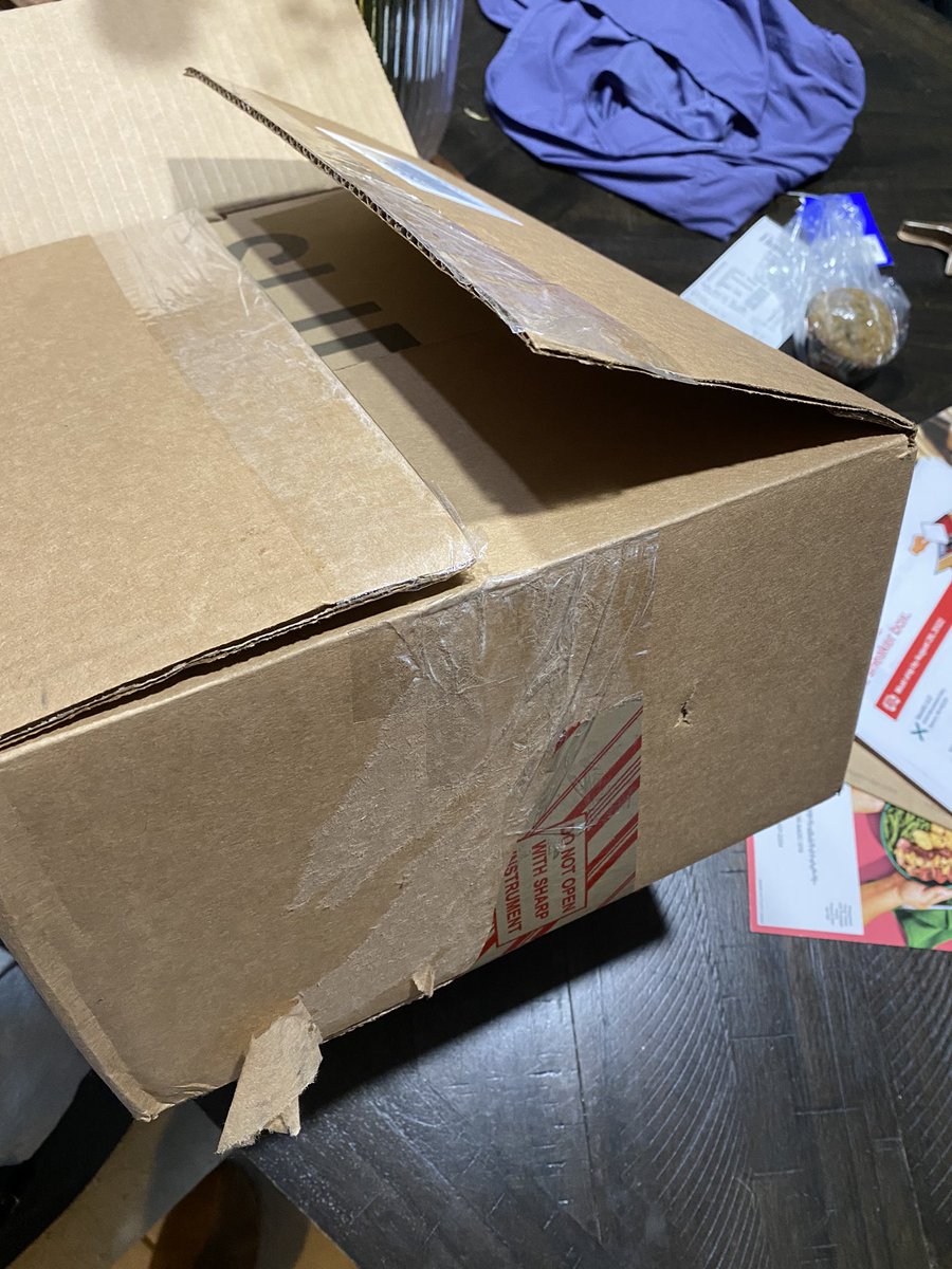 slickcooks's tweet photo. Another pair stolen. This happens way too often. Fix your fucking employees @FedEx https://t.co/KY5l9C9WEO