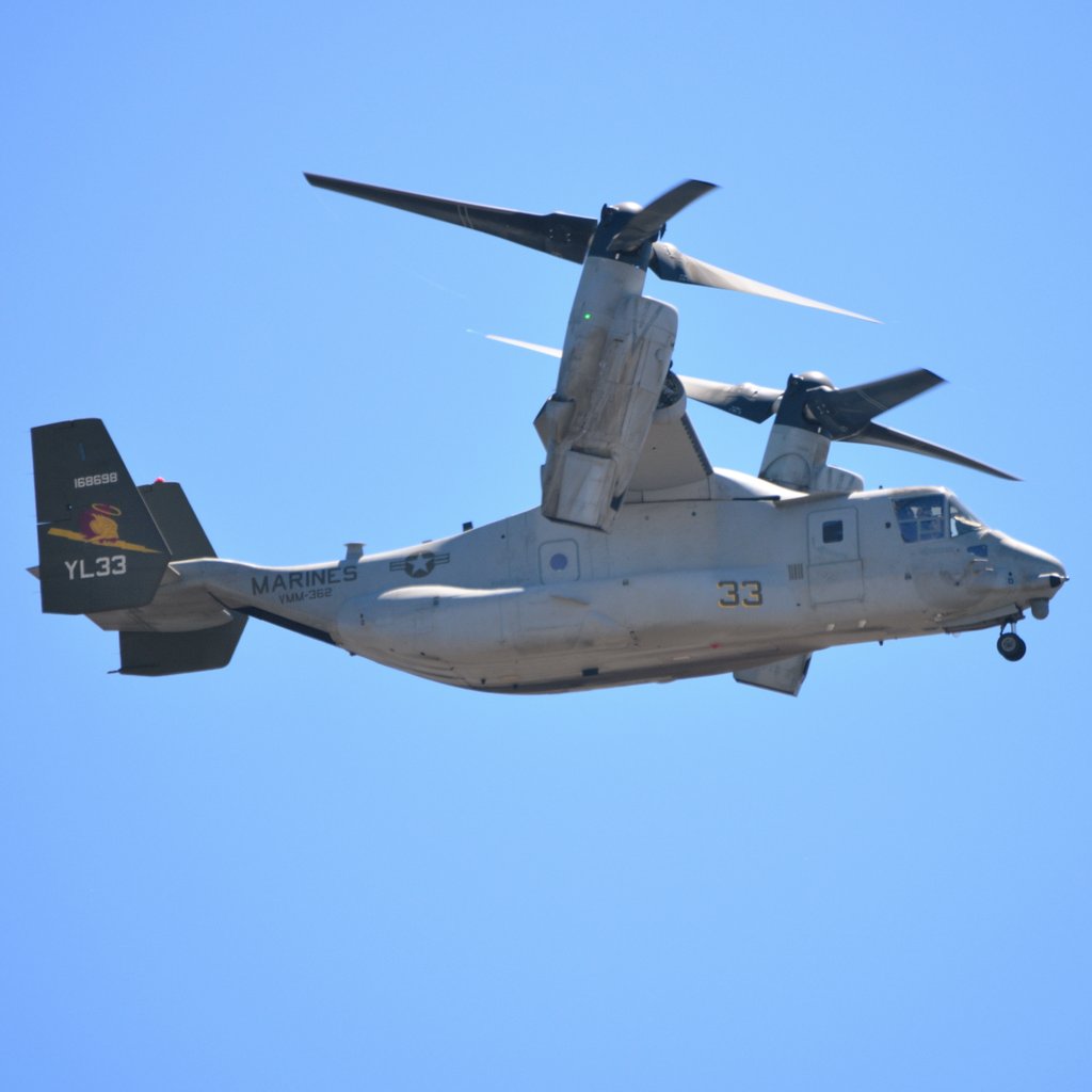 MilAirPhoto's tweet photo. #mv22 #Osprey with #vmm362 #uglyangels #colorbird leaving with #olaf mascot on vertical #mcasmiramar #planespotting #AvGeek #milair https://t.co/SeGAfFMcie