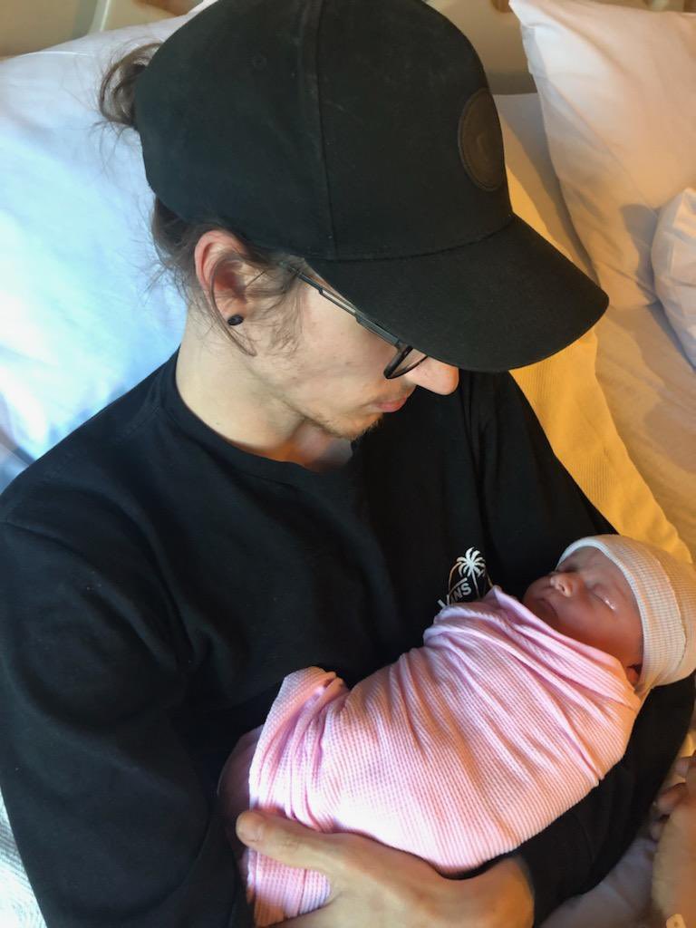 CrowIsaac's tweet photo. Who’s goddamn white baby is that, baby got a 730 as a credit rating right now as an infant 
@chaotic__emo https://t.co/fuecYoOjGN