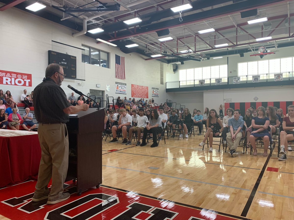 cheretta's tweet photo. CJHS Beta Club Induction Ceremony had a phenomenal speaker this evening. Thank you Mayor Ric Offerman  for your positive words on volunteerism and for being a great role model.  You exemplify our Beta motto of “Let Us Lead By Serving Others.” https://t.co/IIiL9kE9Hw