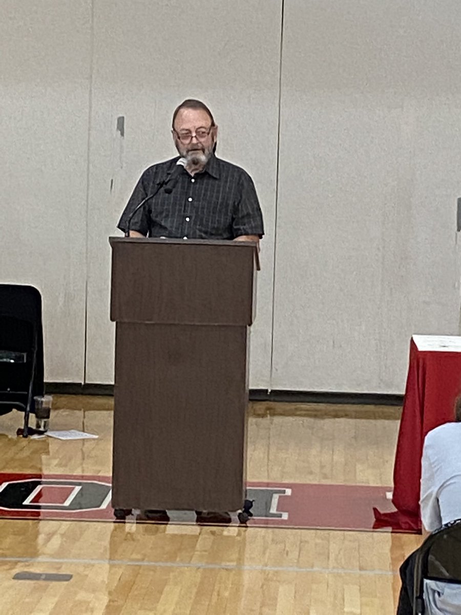 cheretta's tweet photo. CJHS Beta Club Induction Ceremony had a phenomenal speaker this evening. Thank you Mayor Ric Offerman  for your positive words on volunteerism and for being a great role model.  You exemplify our Beta motto of “Let Us Lead By Serving Others.” https://t.co/IIiL9kE9Hw