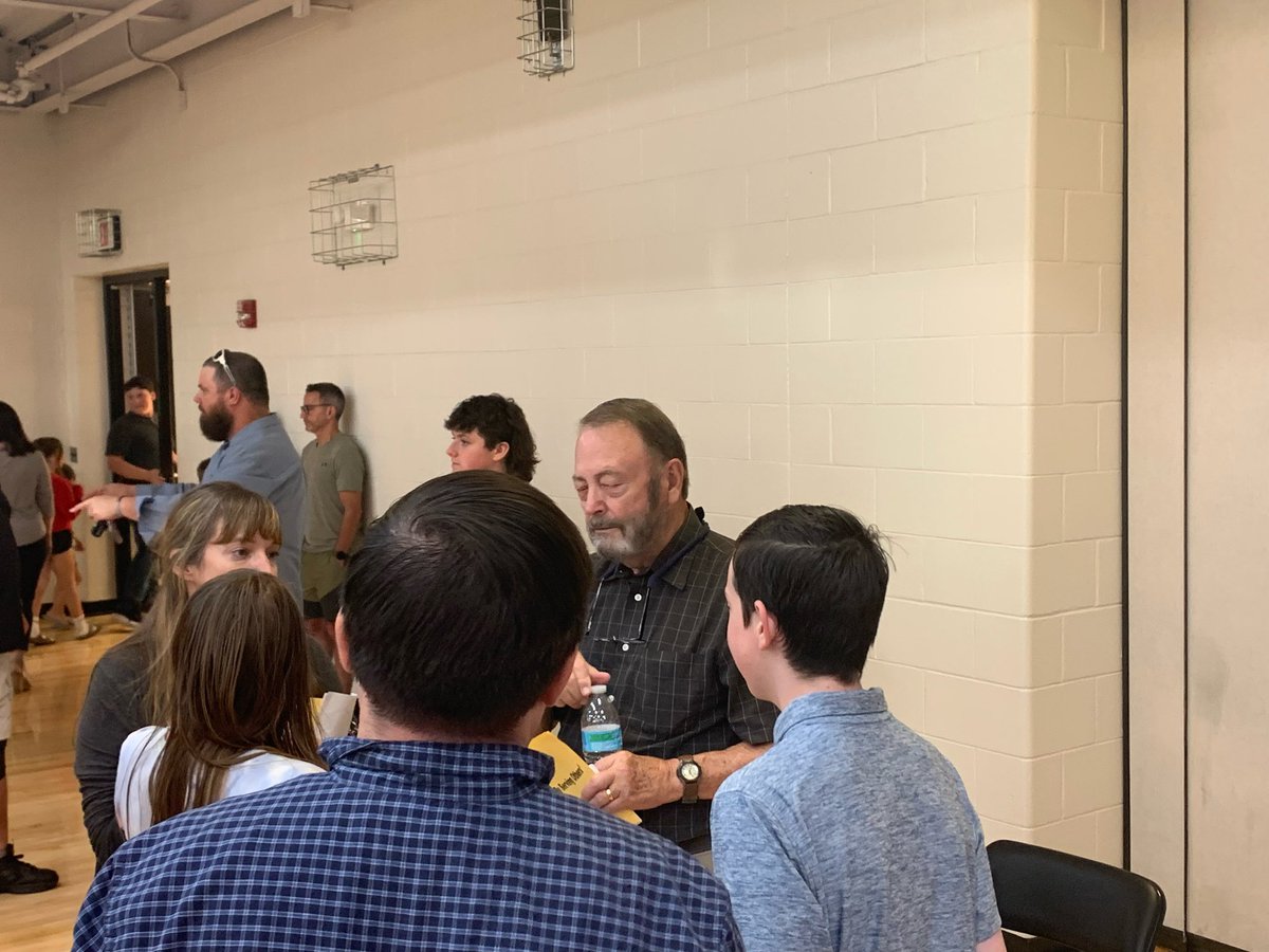 cheretta's tweet photo. CJHS Beta Club Induction Ceremony had a phenomenal speaker this evening. Thank you Mayor Ric Offerman  for your positive words on volunteerism and for being a great role model.  You exemplify our Beta motto of “Let Us Lead By Serving Others.” https://t.co/IIiL9kE9Hw