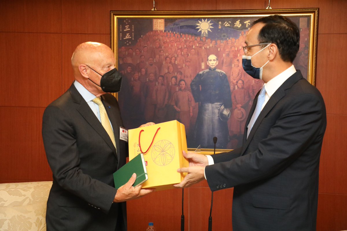 A warm welcome to our friends from the <a href="/HooverInst/">Hoover Institution</a> . We had productive discussions on issues of mutual interest between Taiwan and the US. We reiterate our commitment to promoting #peace and #stability in the #IndoPacific.