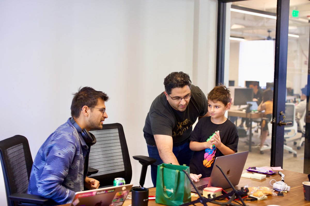 _buildspace's tweet photo. Intense focus is the secret sauce to taking your project to the next level.

Our nights &amp; weekends program focused builders for 6 weeks -- ending with an epic 3 day irl event in sf.

Check out how 50 builders ranging from 7 yrs to 50 yrs old wow'd silicon valley's best 🧵 https://t.co/fLGMSHr9Xa