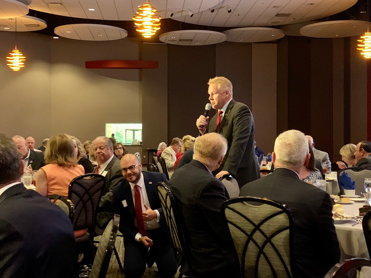 HamCoGOP's tweet photo. Congressman Warren Davidson- one of our West Side Congressman- spoke from the heart at last night's #HAMCOGOP Lincoln-Reagan Dinner. We see you Matt Tarka! ποΈ https://t.co/X1vmONz48A