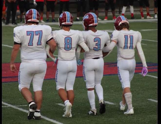 2022Hc's tweet photo. **After last week’s tragedy we are back at it at Morton ❌**
Theme is 80s 🌠👠
⏱- 7:00 pm
Come support our boys as they look to become 2-0 👏🏼 https://t.co/USwIfgOijI