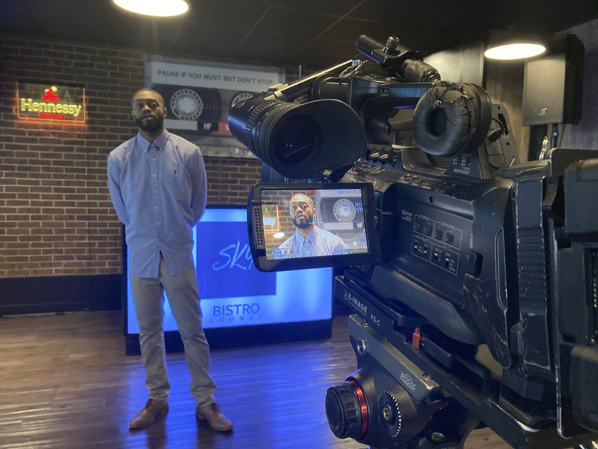 SimoneJamesonTV's tweet photo. #NEWAT10: A minority owned business is now open in downtown Columbia on Washington Street, a short distance away from Main Street. Itโs called Sky Bistro Lounge, offering Southern styled food.
Details in just minutes on @wachfox. #smallbusiness #columbiasc #vetetanowned https://t.co/8sqlp4wd4S
