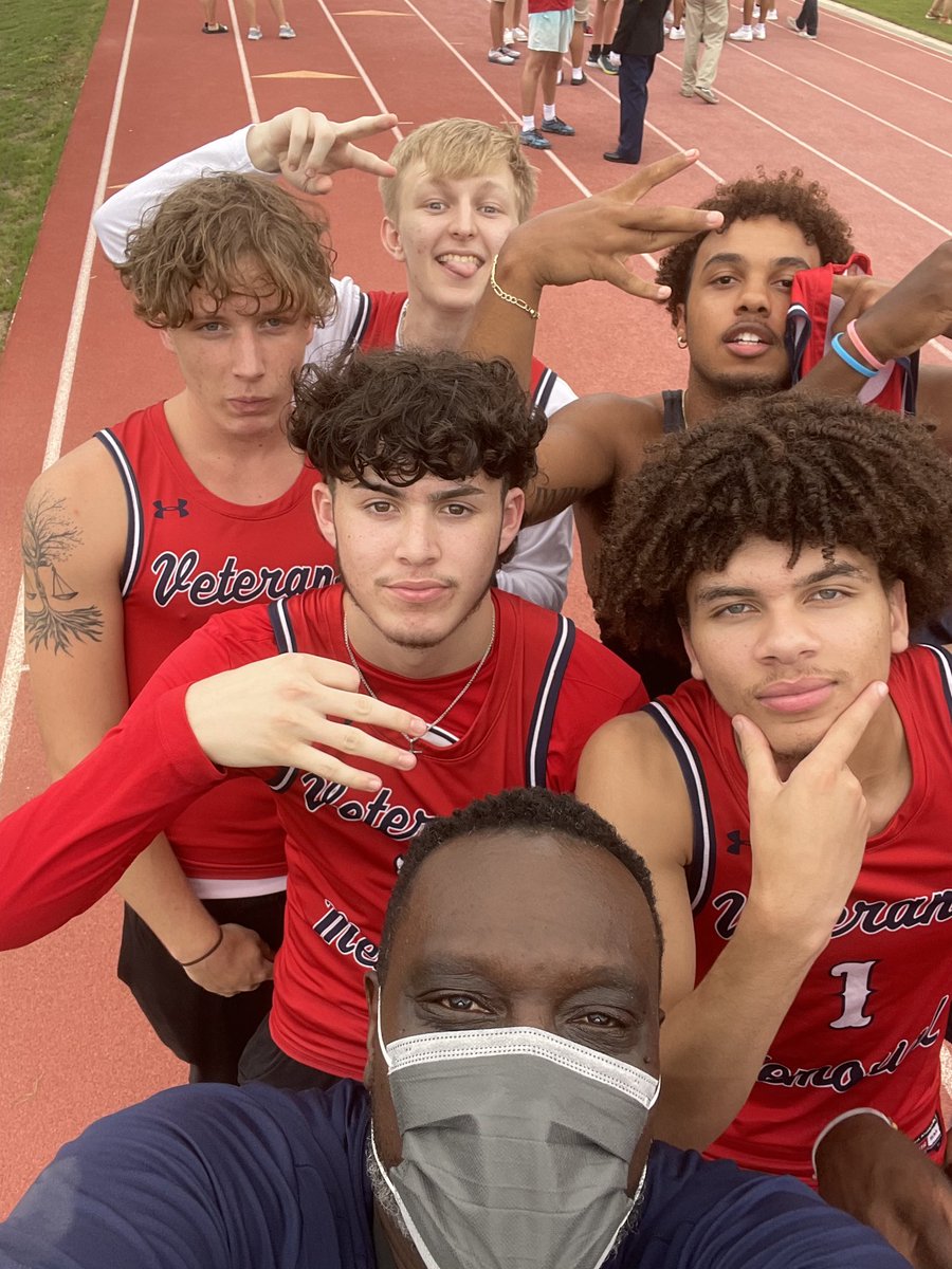 HoopsVmhs's tweet photo. Today was good times and great vibes! Ft Coach Thomas 😎⛹🏽‍♂️ #PatriotNation #MeetThePatriots @JISD_ATHLETICS https://t.co/iDUW8Pcza4