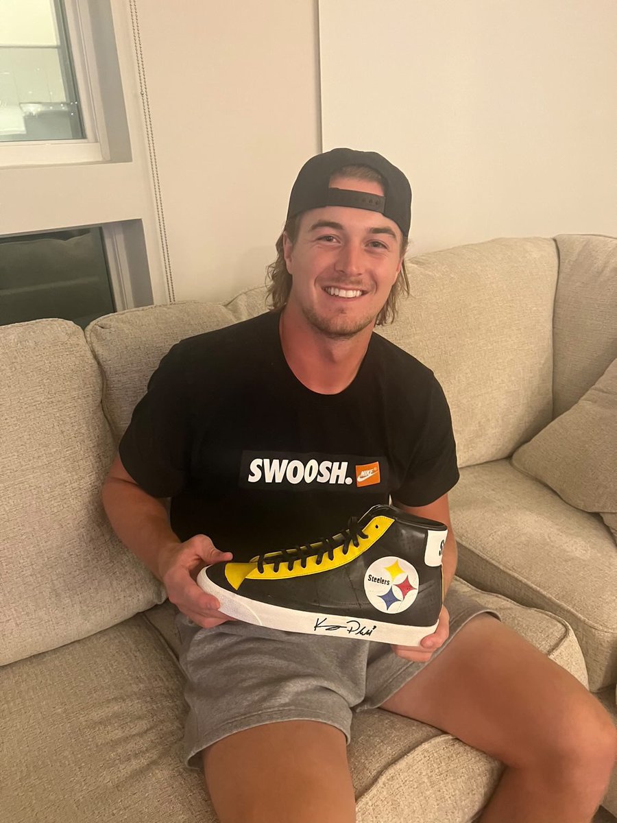 ericvdunn's tweet photo. One pair down. Shoutout @kennypickett10! https://t.co/4s2W15hrq8