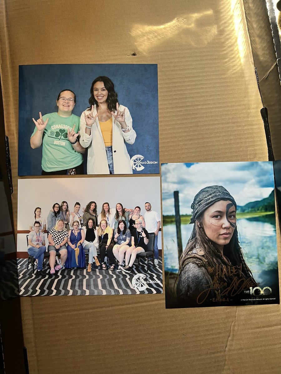 Haleybug23's tweet photo. Last pictures for right now from the con. I plan to go through my videos and post some of my favorite bits over the next few days. But here are my autographs and pictures from my VIP with @LuisadOliveira #conageddon3 #the100 #emori #roan #iceking #echo #monty https://t.co/FQu7LbXb7w