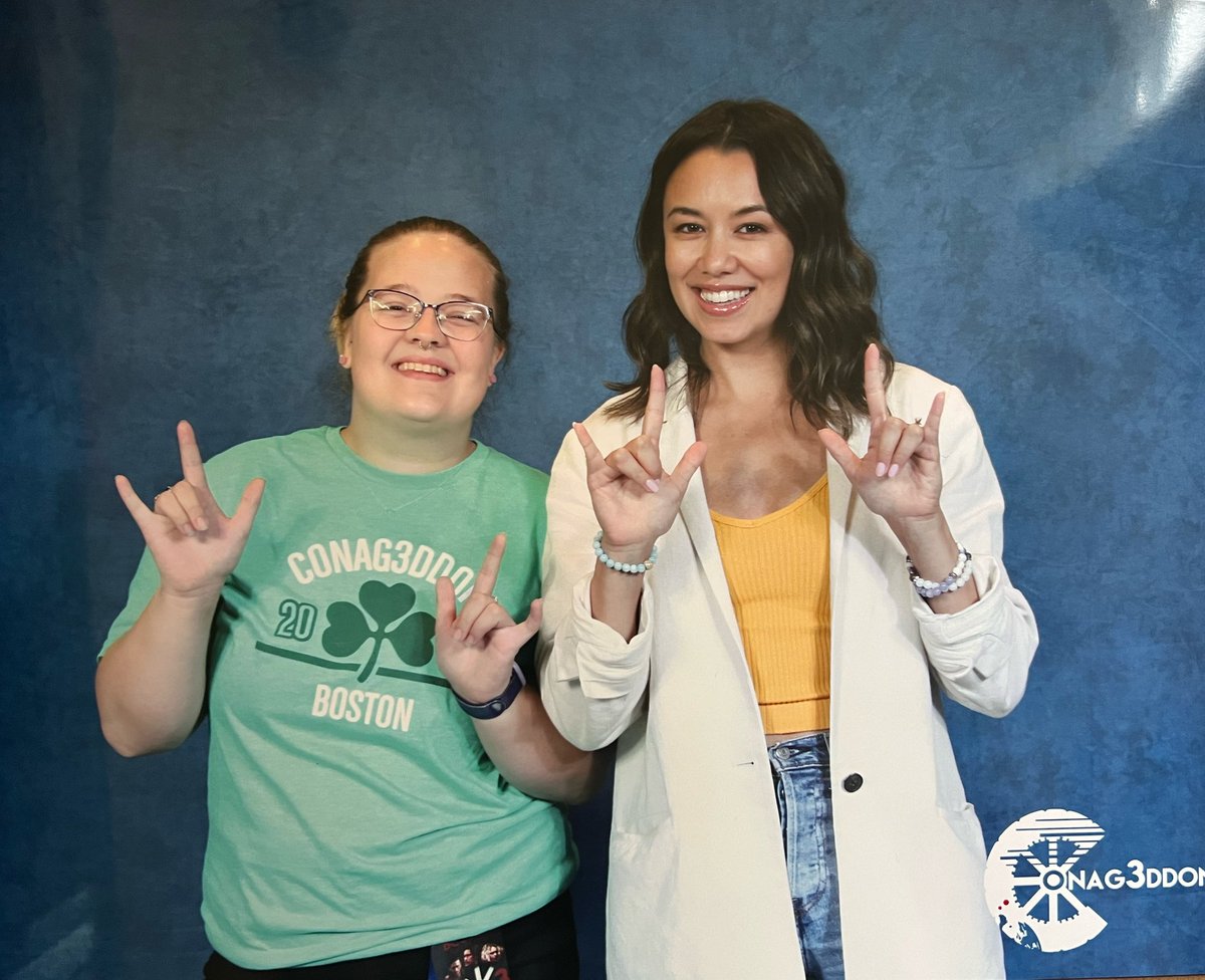 Haleybug23's tweet photo. Last pictures for right now from the con. I plan to go through my videos and post some of my favorite bits over the next few days. But here are my autographs and pictures from my VIP with @LuisadOliveira #conageddon3 #the100 #emori #roan #iceking #echo #monty https://t.co/FQu7LbXb7w