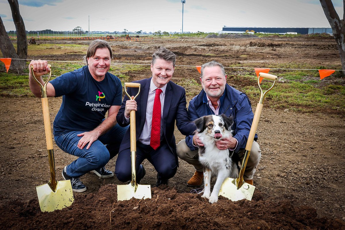 Breaking ground with wagging tails for the largest #PETstock Distribution Centre at #AvalonAirport Industrial Precinct! 🐶✈️The 32,000m2 centre is expected to open in 2024 as a regional office and training hub, distribution centre and on-site #dogdaycare. australiandoglover.com/2022/08/petsto…