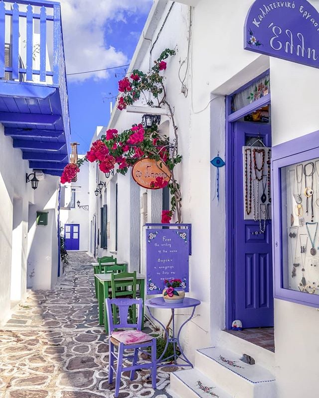 Καλημέρα με Αγάπη!!
       ☀️❤️❤️☀️  
Κυκλαδίτικη γοητεία &amp; ομορφιά...🌊💝
στην πανέμορφη Μήλο μας..!!💙🏖️
"Have a lovely day dear friends"
Καλή Πέμπτη με όμορφες στιγμές!!😊🎧
...📍Plaka, Milos Greece...❤️🇬🇷