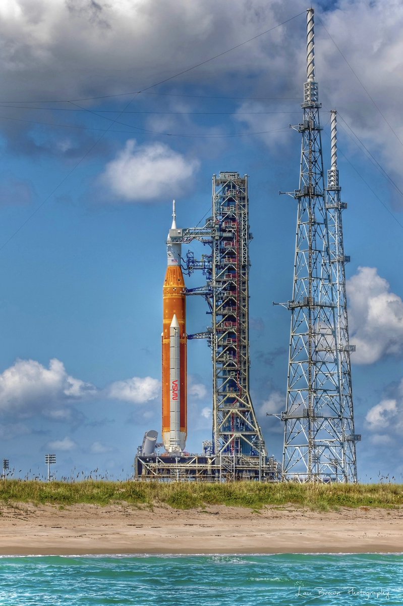 brasileight's tweet photo. Still can’t get over how beautiful #nasaartemis1 is, hope to see this #moon bound rocket light up the skies Monday morning @NASAArtemis @nasa @CanonUSApro #PictureOfTheDay #sls #WeAreGoing #nasasocial https://t.co/DfTYMsJhmO