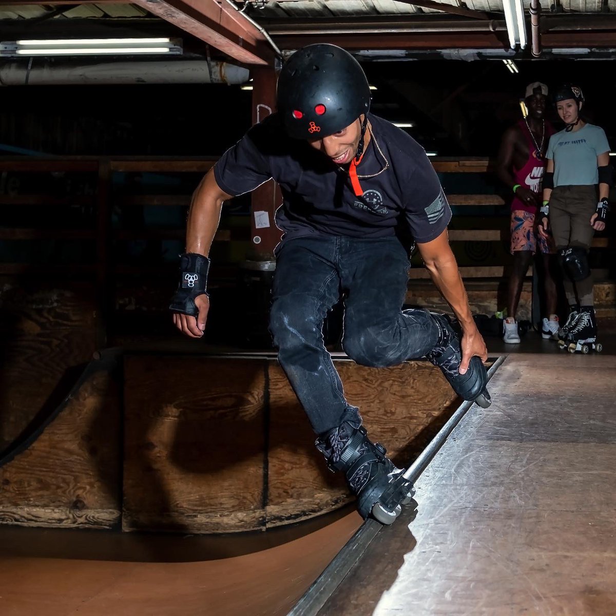 sampost's tweet photo. Skate Session Photos https://t.co/hIPGFj8LQb
