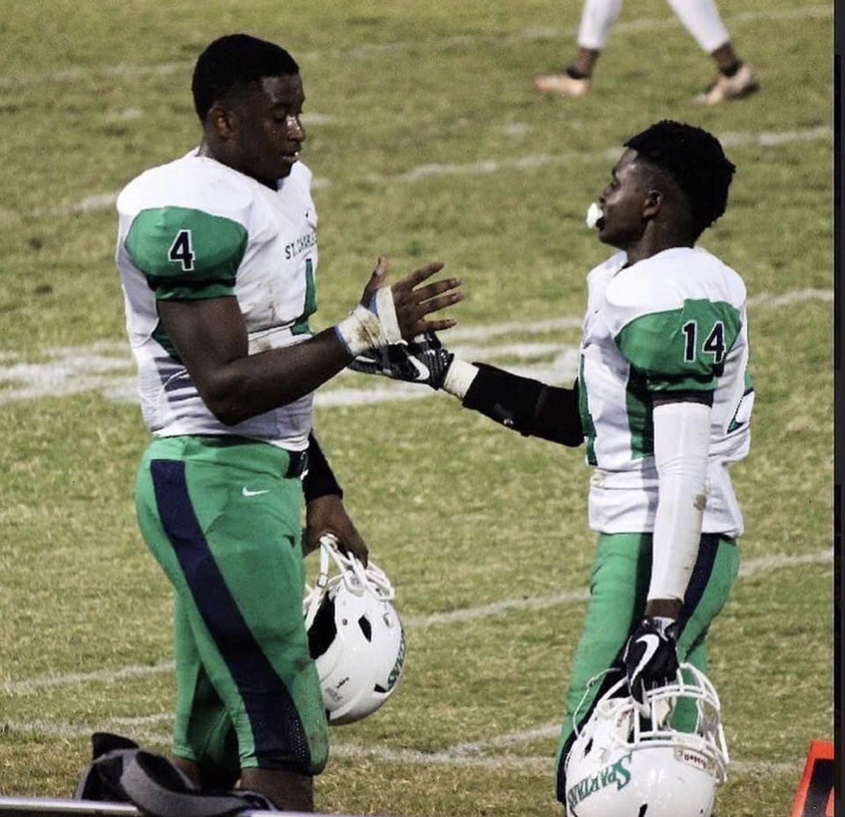 NikkiBJaxx417's tweet photo. Last game they played together was almost 4 years ago. Miss these days! #SpartansForever #414 #DemBabiesDaMenNow #4Kam #When3wore14 #SMAC #BloodBros #AlmostTwins https://t.co/4TYaI7thVb
