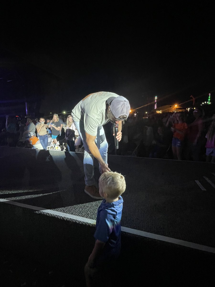 MusickEng6's tweet photo. @walkerhayes made Carter’s very first concert so special! Our sweet boy couldn’t have been happier! @appalachianfair @969WXBQ https://t.co/x0q6Hn7IOG