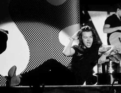 harrybeingdiva's tweet photo. always diva 💅
#HarryStyles https://t.co/e9QptdBAGo