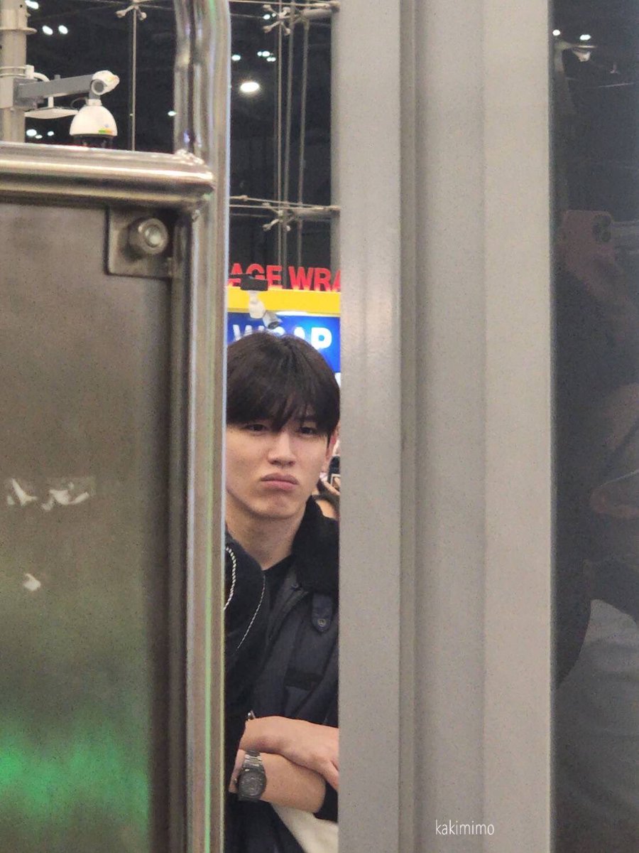 kakimimo's tweet photo. พี่เตเค้าทำไรหนูอ่ะลูก หน้าถึงเป็นแบบนั้น  เอ็นดู #GMMTVreadyforJapan #เตนิว https://t.co/Dxugk4yllQ