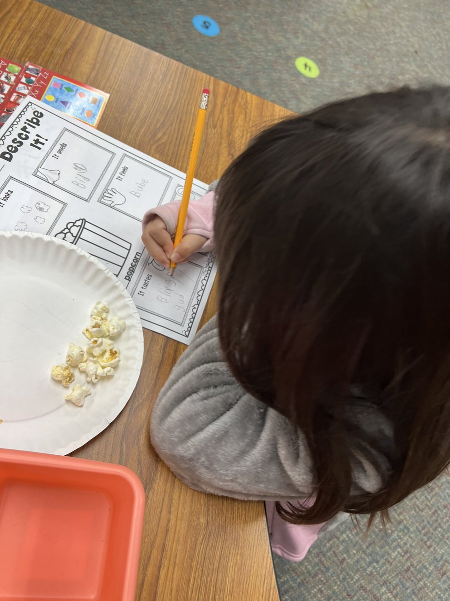 wojcikfaith's tweet photo. Wow! These first graders are really doing a great job using their five senses to explore and observe popcorn. #HayesElementary #HayesFirstGrade https://t.co/J0xIcpnDcb