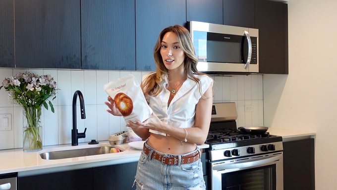 Watch Victoria Lynn Myers's leaked NSFW photo on TwXstars