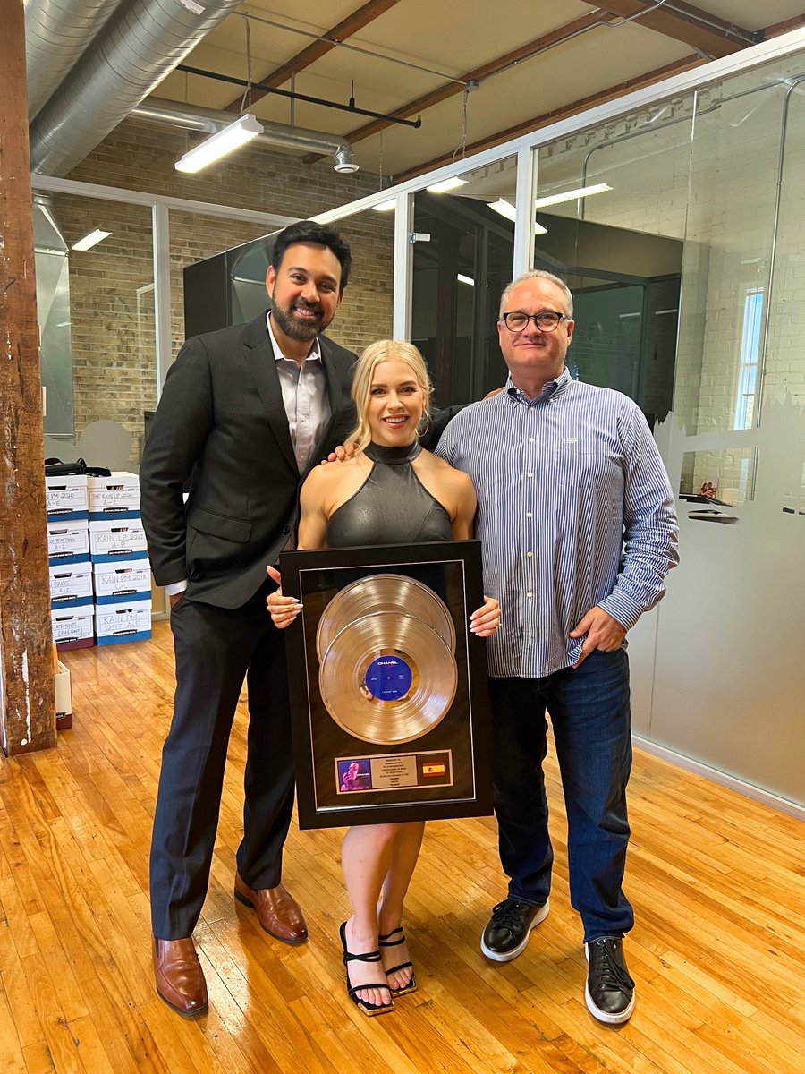 SloMo officially double platinum in Spain 🥹 Many more of these records to come.