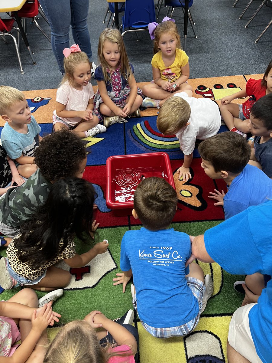 Telge_ELC's tweet image. Our three year olds have tons of fun exploring science, reading, making music and making friends! #EarlyYears #FirstFriends #ForTheLoveOfReading #CuriousMinds @CFISDELCS @CFISDCOMMPROG