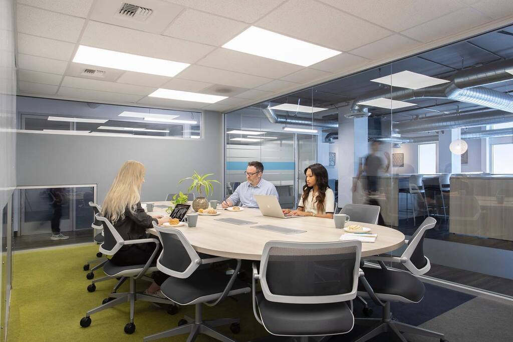 BLANKSPACES's tweet image. BLANKSPACES HOLLYWOOD:
It’s time to gather the team 🗓📊

📸: @marciaprentice 

#blankspaces #coworking #meetingrooms #hollywood #sunsetblvd #officedesign instagr.am/p/ChqjjrOL2gU/