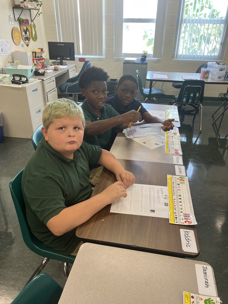 In Ms. Metzger’s 4th grade class, students learned about different forms of energy by investigating with flashlights, rubber band guitars and wind up toys! <a href="/WeAreHAEST/">HAEST</a> <a href="/HCPSElemScience/">HCPSElemScience</a> <a href="/TampaBaySTEM/">TampaBaySTEM</a>