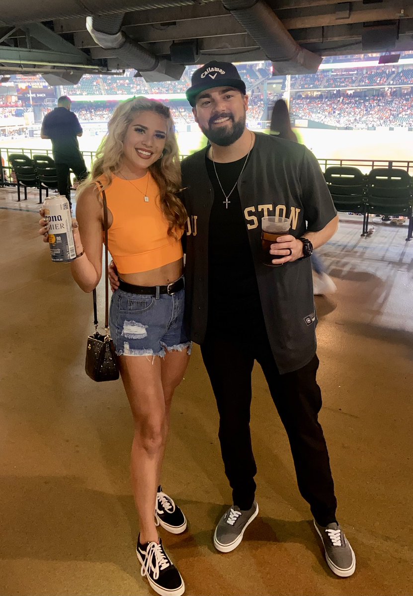 tmilrealdeal's tweet photo. Ran into an old friend tonight! @BridgettFalcone https://t.co/Vl3OURo9v7