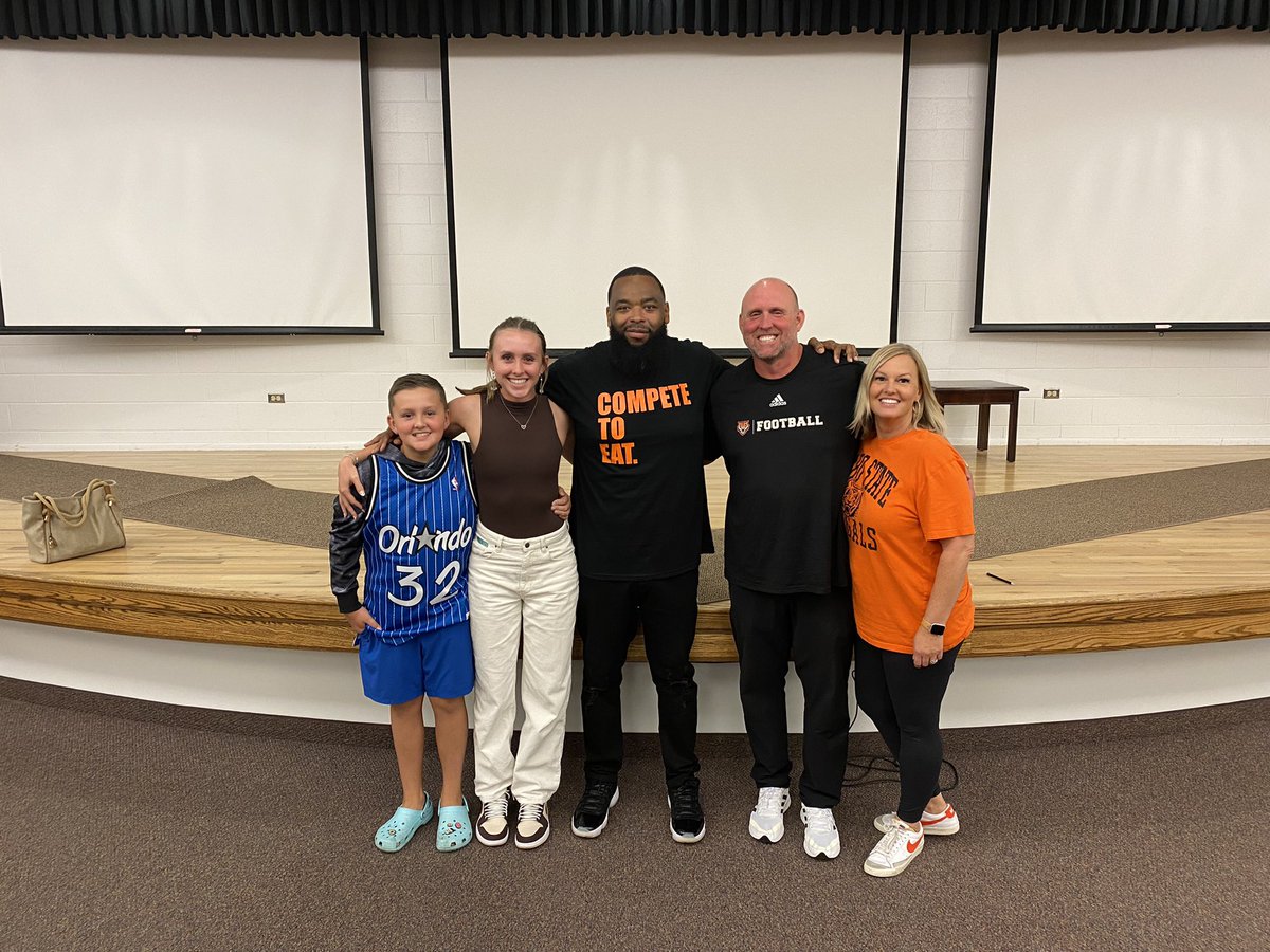 Phenomenal evening speaking for @IdahoStateFB and Coach @RagleCharlie ‼️ Thanks for having me!! #ShepInspires #KeepTheChange #LeaderSHEP #TTM #RoarTogether #IdahoState