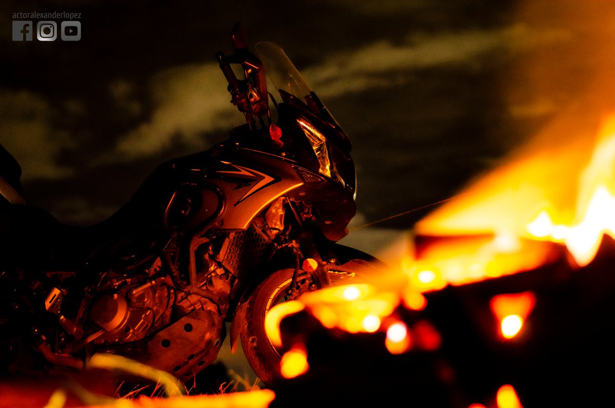 EmpaquePues's tweet image. Rodeado de lindas personas, lindos paisajes y lindos perritos (dicen que son ángeles), ¿ustedes qué opinan? 🔴Lo verán en el próximo capítulo de YouTube 
#EmpaquePues #ViajandoxColombia #vueltaalmundoenmoto #Suesca #Cucunuba #Neusa #Cundinamarca #motorcycle #nature #photography