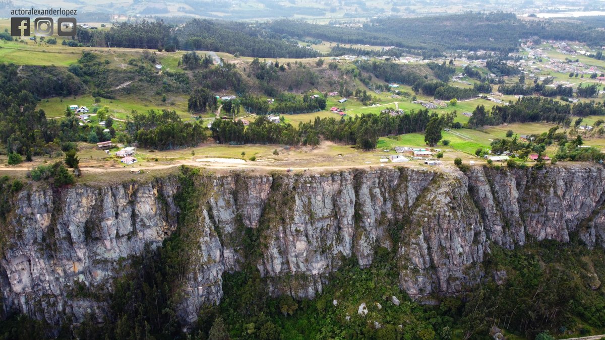 EmpaquePues's tweet image. Rodeado de lindas personas, lindos paisajes y lindos perritos (dicen que son ángeles), ¿ustedes qué opinan? 🔴Lo verán en el próximo capítulo de YouTube 
#EmpaquePues #ViajandoxColombia #vueltaalmundoenmoto #Suesca #Cucunuba #Neusa #Cundinamarca #motorcycle #nature #photography
