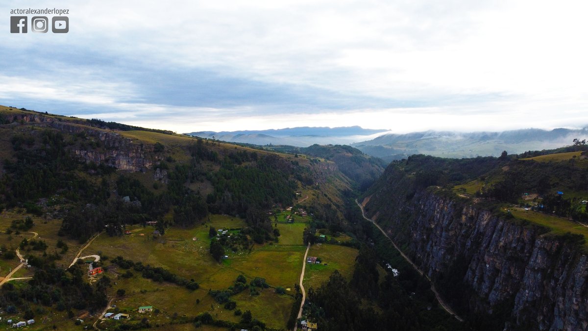 EmpaquePues's tweet image. Rodeado de lindas personas, lindos paisajes y lindos perritos (dicen que son ángeles), ¿ustedes qué opinan? 🔴Lo verán en el próximo capítulo de YouTube 
#EmpaquePues #ViajandoxColombia #vueltaalmundoenmoto #Suesca #Cucunuba #Neusa #Cundinamarca #motorcycle #nature #photography