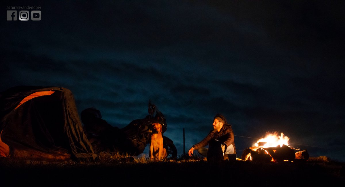 EmpaquePues's tweet image. Rodeado de lindas personas, lindos paisajes y lindos perritos (dicen que son ángeles), ¿ustedes qué opinan? 🔴Lo verán en el próximo capítulo de YouTube 
#EmpaquePues #ViajandoxColombia #vueltaalmundoenmoto #Suesca #Cucunuba #Neusa #Cundinamarca #motorcycle #nature #photography