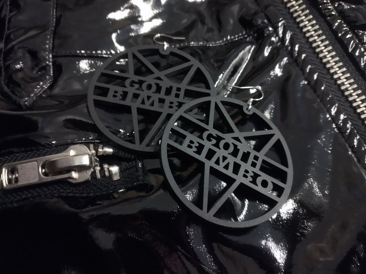 I am looking for a goth bimbo model to feature my newest design in my new page  facebook.com/outoarts Please follow ❤️😎