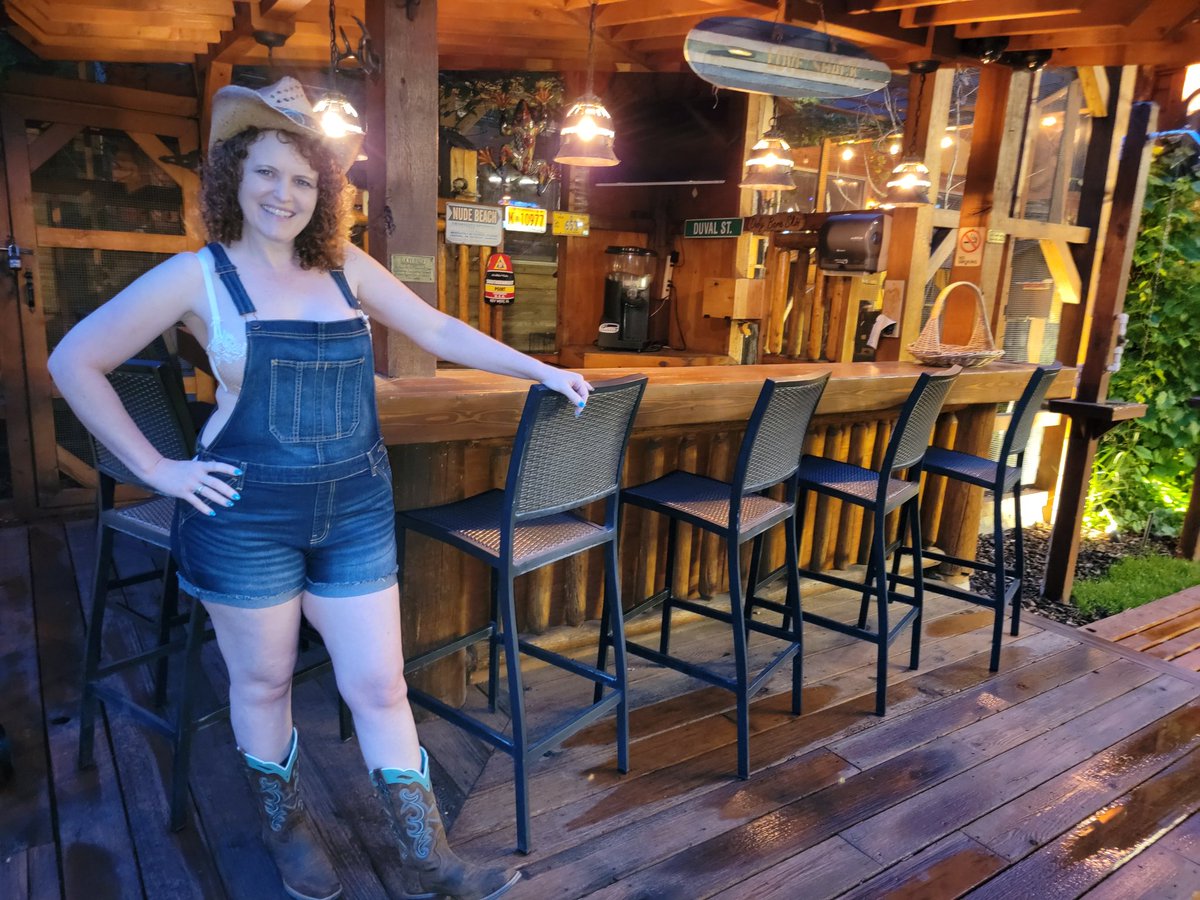 Rose Mastos on Twitter: "Daisy Dukes and cowboy boots. 🤠 I had a great