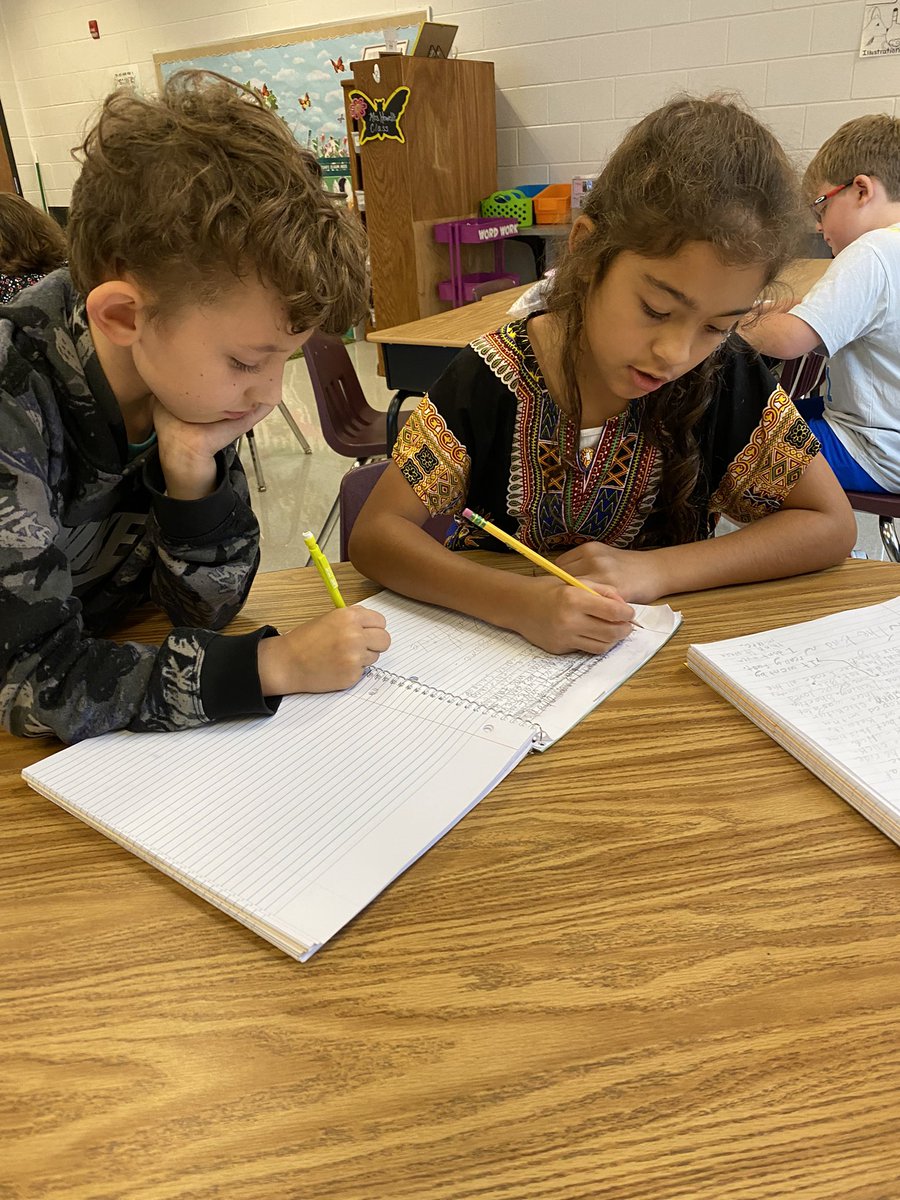 MrsHowell3BG's tweet photo. Makes my heart happy to see these third graders collaborating and giving positive feedback @BGESTEM https://t.co/uDrA38T4yN