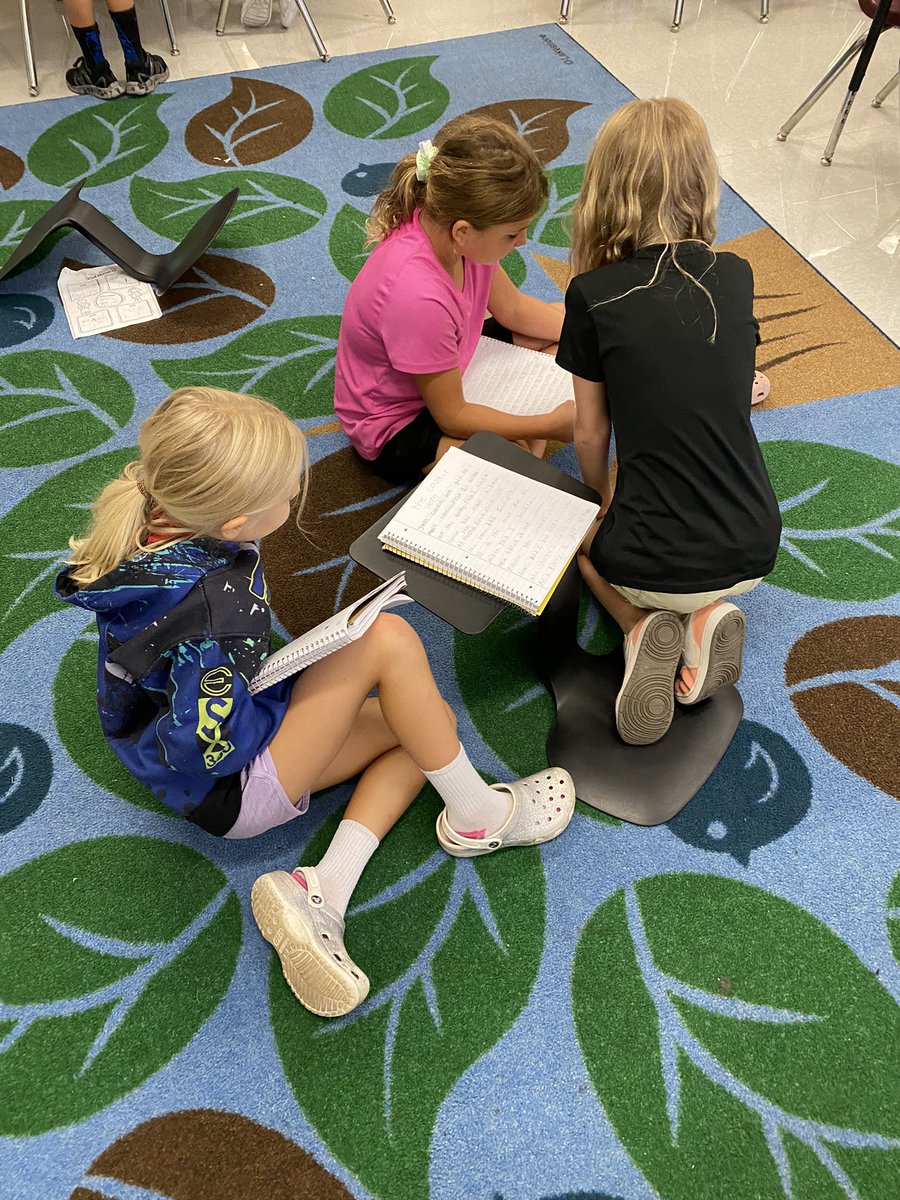 MrsHowell3BG's tweet photo. Makes my heart happy to see these third graders collaborating and giving positive feedback @BGESTEM https://t.co/uDrA38T4yN