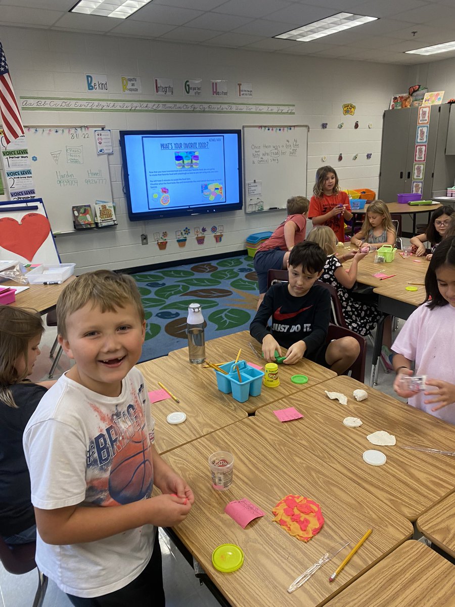 MrsHowell3BG's tweet photo. August highlights in ELA. Book Tastings and constructing our favorite food with play doh while following a process! Little did the students know, they were following the same steps that are in the writing process- Brainstorm, Draft, Edit, Revise, and Publish!   @BGESTEM https://t.co/la2OIpHkX8