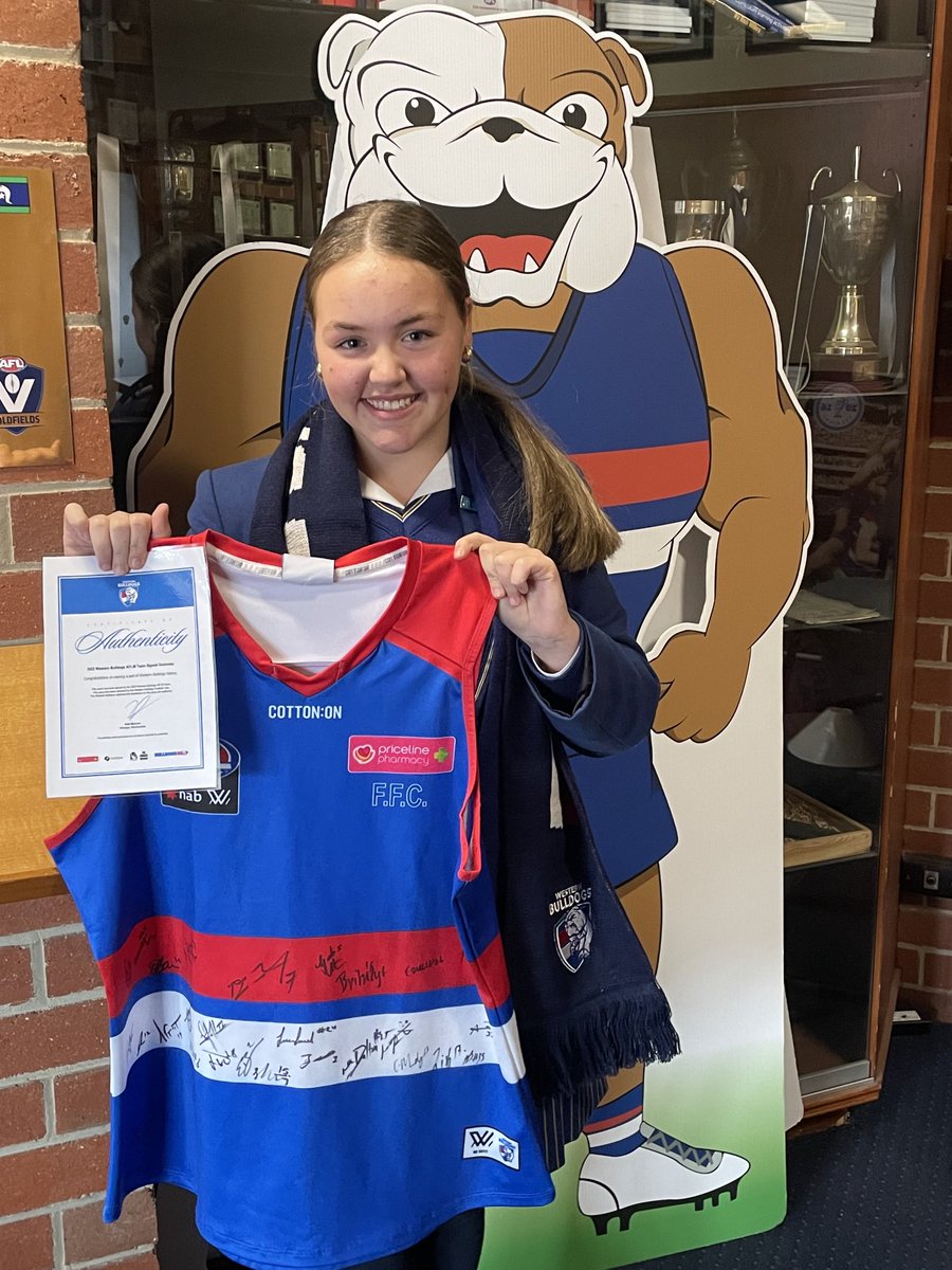 CampbellWaring's tweet photo. Pip was a very excited @westernbulldogs supporter who won the free raffle competition at the @BallaratFNL BFLW Presentation night on Monday, winning the @BulldogsW signed guernsey! Go Dogs 🔴⚪️🔵 @cityofballarat #bflw #excitedwinner https://t.co/FYXeeLOgJK