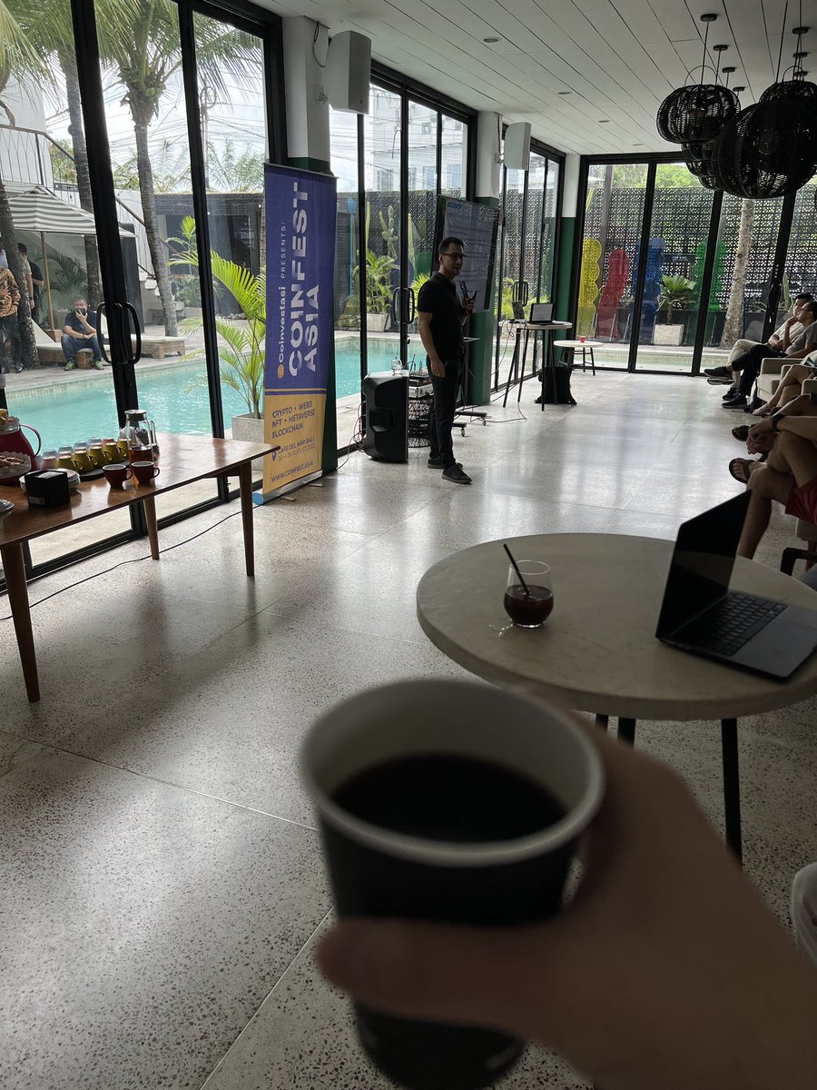 #coinfestasia giving out sausages and eggs and latte’s - but ur boi was billed for an Americano. 😂#decentralisedcommunications