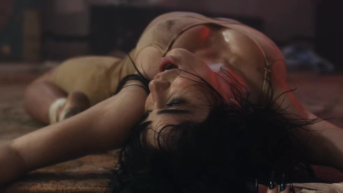 laliupdater's tweet photo. Ya está disponible el video oficial de #2Son3, lo nuevo de @LaliOficial 🪨🫧🪐 

https://t.co/OMvZ5Z5vRa https://t.co/vzQYRwqu1x
