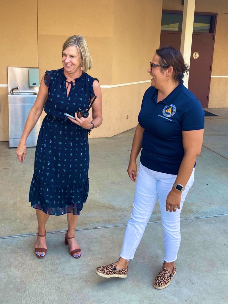 jamal_fades's tweet photo. When the staff has everything under control, you just gotta get in where you fit in. #humanProp @ROHMS_Bulldogs @cjusd_it #dataCollection #allSmiles #cjusd #Here2Help #BackToSchool https://t.co/Zx0c7LK9Mw