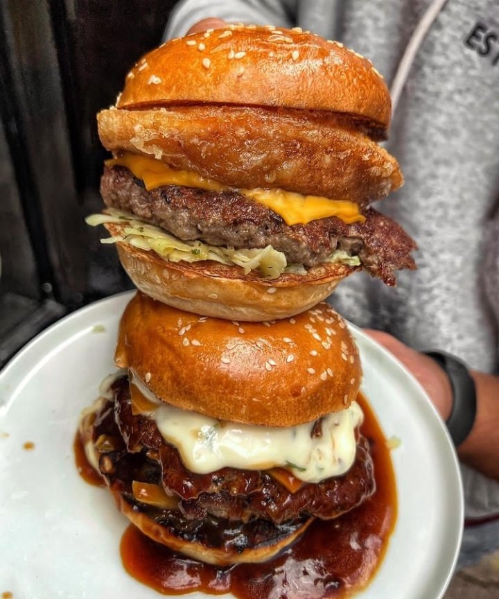 'Burgers and me, forever!'😜😜👍

📸 IG foodbible