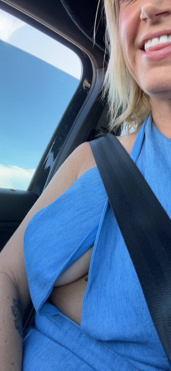 Spicypineapple0's tweet photo. I had a shit day at work…can you help make me feel better? #onlyfans #onlyfansgirl #sideboob #braless #cleaveage #underboob #strapboob #milf #mombod #titout https://t.co/DPNm9x7eTj