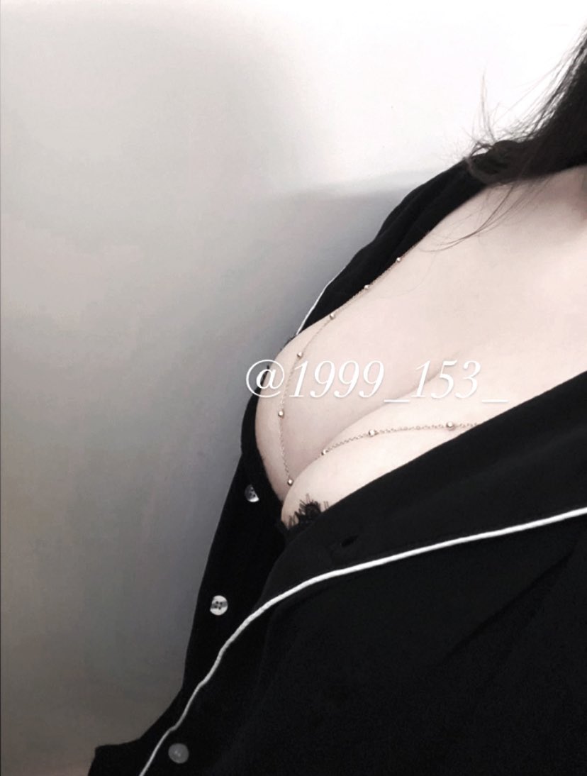 1999_153_'s tweet photo. 人生中最美好的事就是睡覺和你̋ https://t.co/qrbMrSp6M4