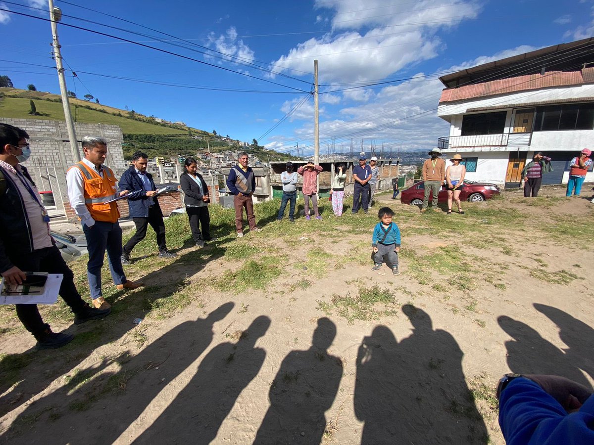 #LuchoConLaGente📍| Está tarde realizamos mesas de trabajo en la ciudadela María Elena Salazar y en el barrio La Esperanza y Progreso del sur de #Quito.

Nos importa que la ciudadanía viva con dignidad y las dependencias municipales cumplan su responsabilidad.

<a href="/ConcejalesRC_/">Bloque Concejales Quito - Revolución Ciudadana</a>