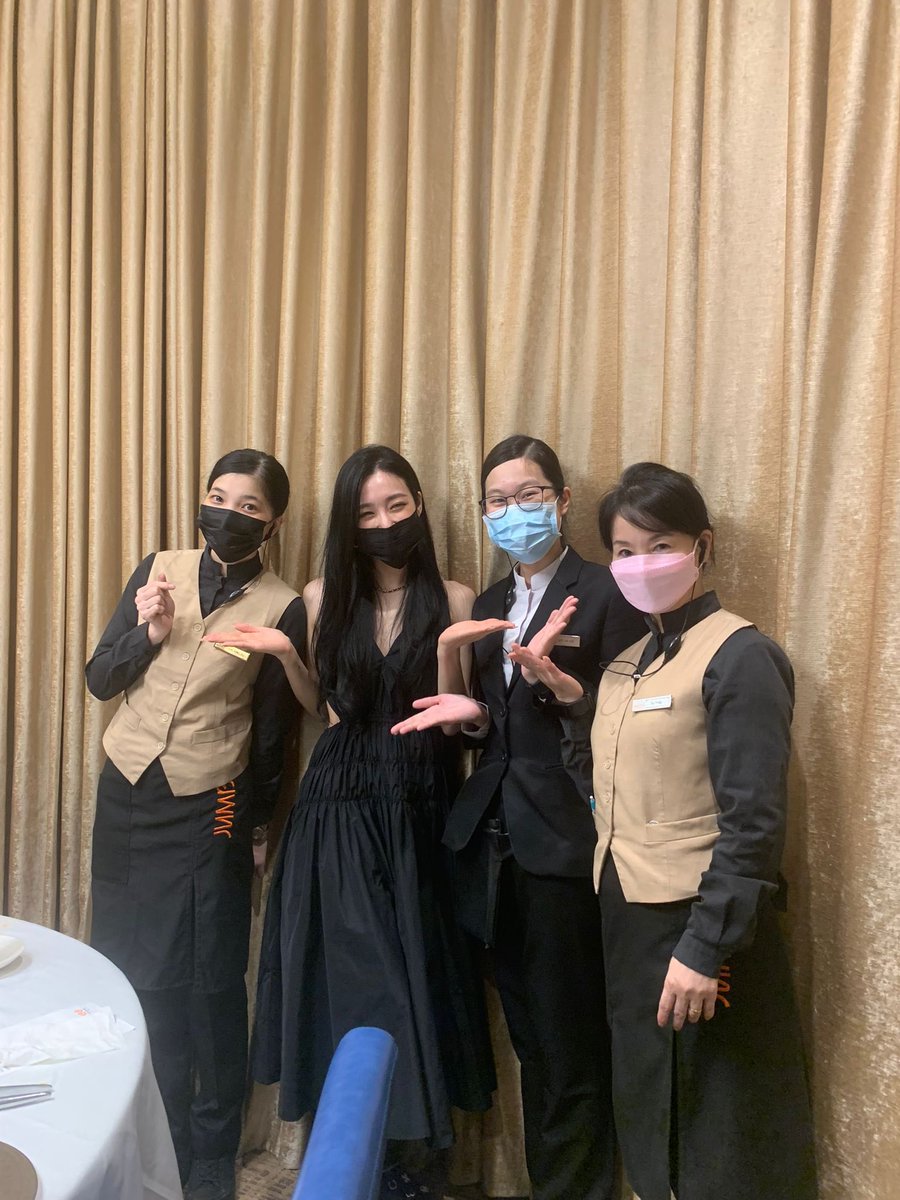 JamJoycesjh's tweet photo. Its been awhile im jealous with my friend,Tiffany young in d house jumbo Seafood ION @tiffanyyoung #TiffanyInSG.shes so kind and pretty. https://t.co/tLESLSOqt6